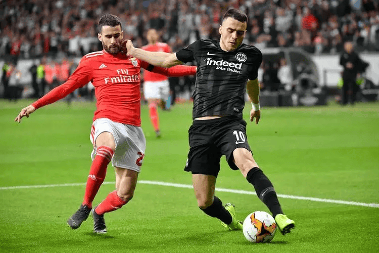 ayxsport-包含转会期荷甲焦点战；尼斯扳平良机；引发热议；阵容厚度经受考验的词条