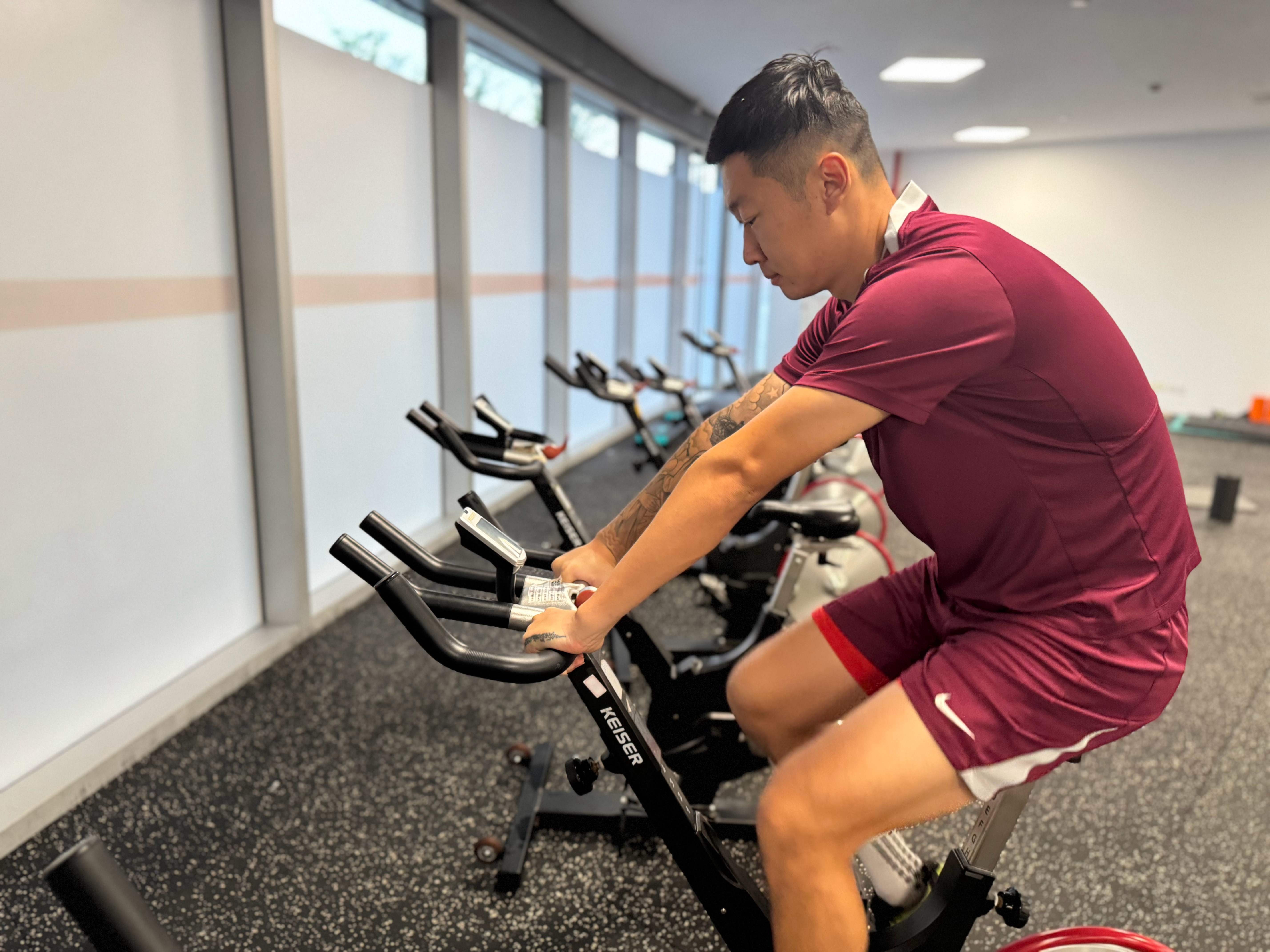 ayxsport-清晨体能课后，布莱顿防线松动备战英超，管理层满意，身体对抗强度拉满的简单介绍