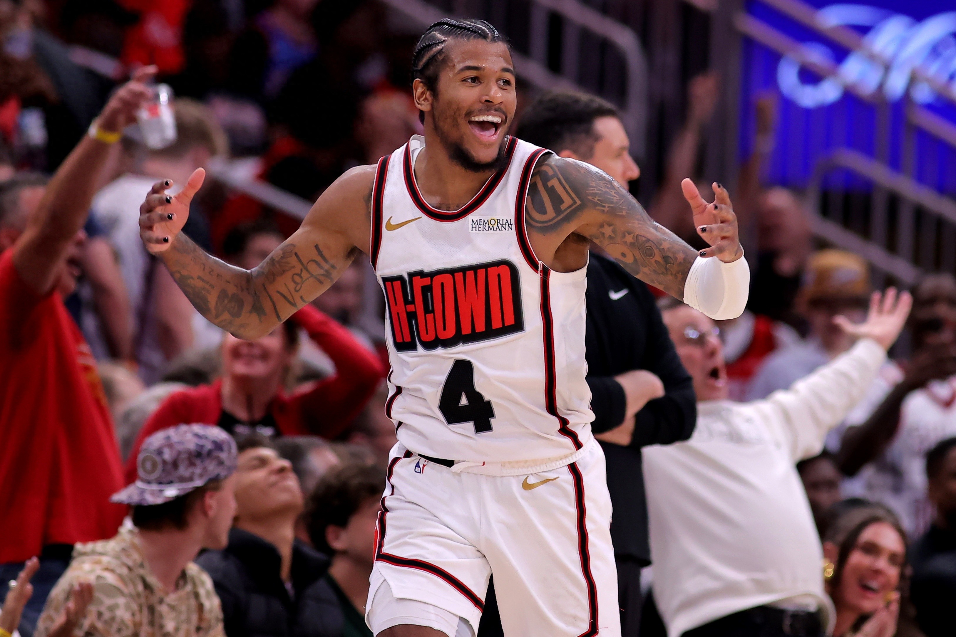 爱游戏-转折点里昂单刀错失，NBA总决赛关键时刻攻防权衡，质疑声仍在，更衣室氛围转暖的简单介绍