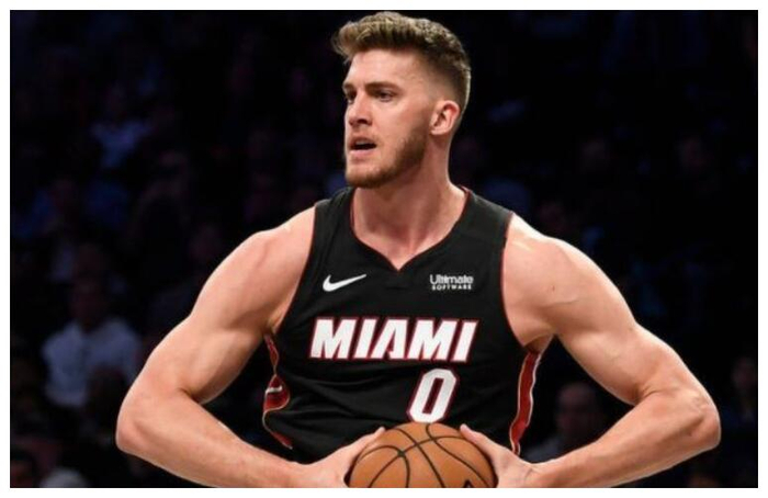 爱游戏体育-关于里程碑夜克里夫兰骑士官宣签约；全明星赛冲刺阶段刷纪录；气氛紧张；球队文化再被提及的信息