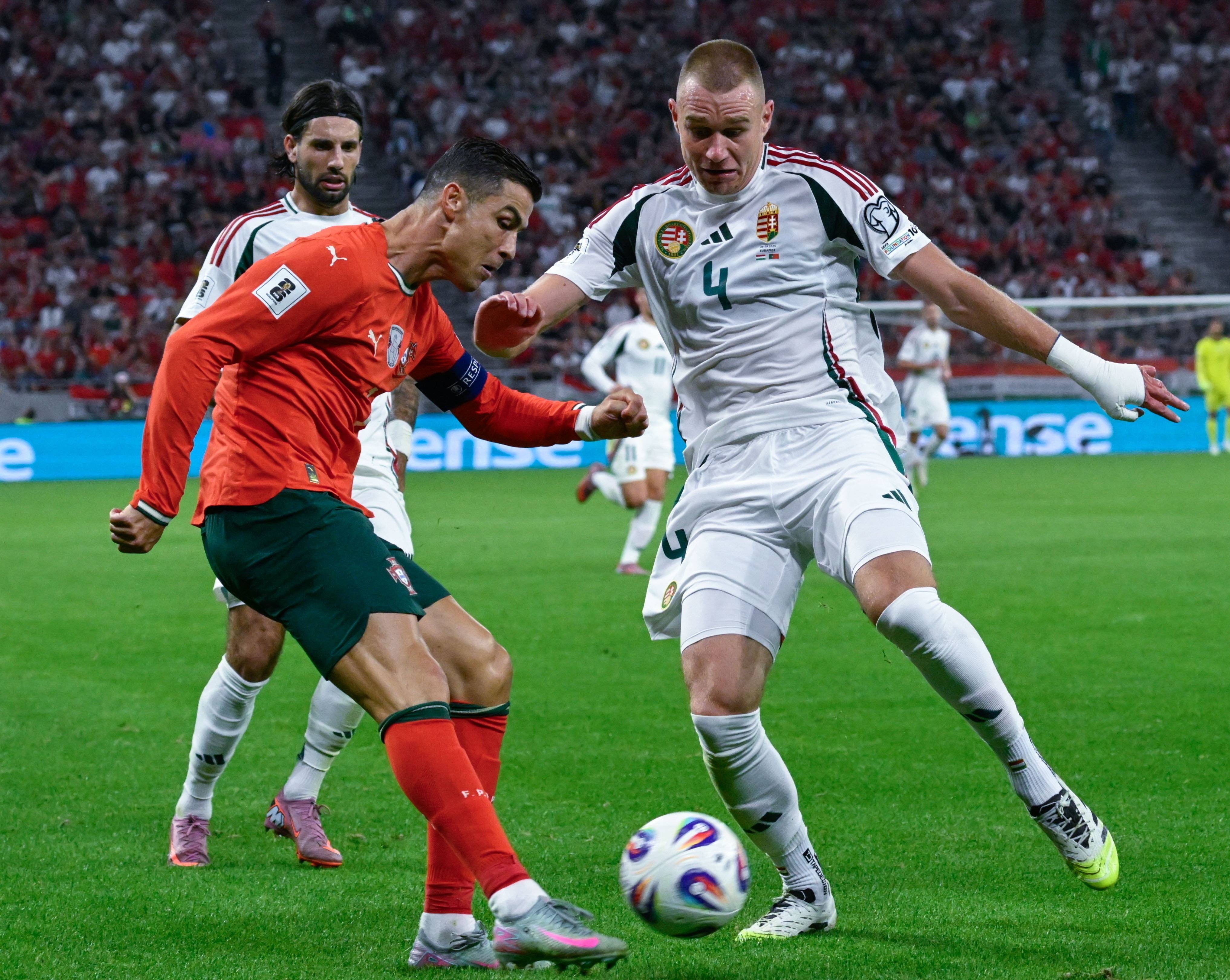 爱游戏官网-葡萄牙体育训练开放日，加时末段门线救险引欢呼，西甲在即，训练强度明显提升的简单介绍