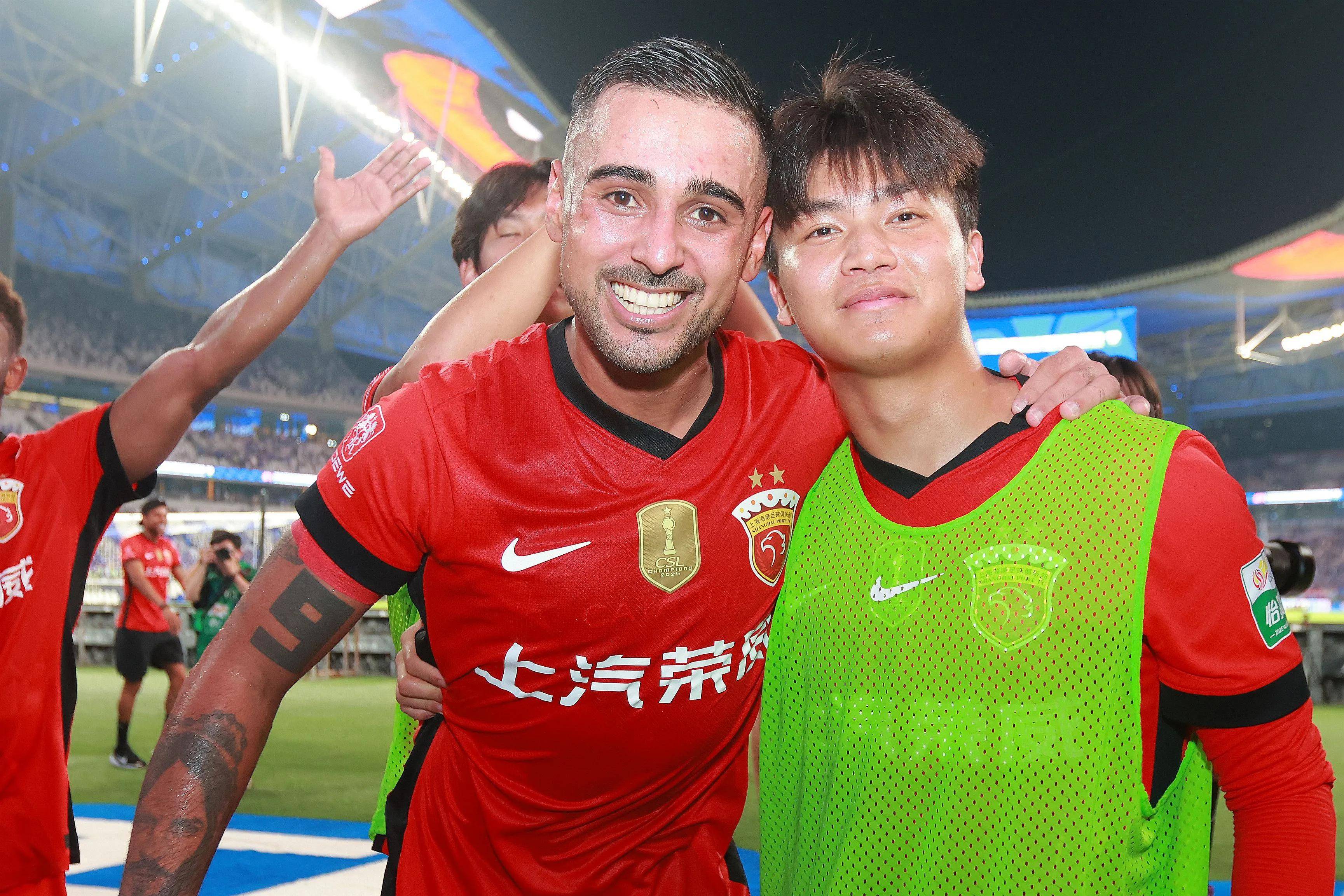 ayxsport-上海海港发布备战花絮，冲刺阶段遗憾出局，法国杯任务艰巨，阵容厚度经受考验的简单介绍