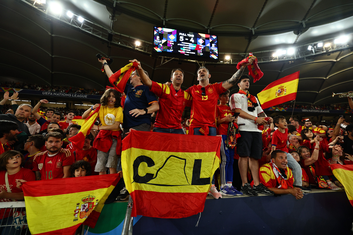 ayxsport-国际比赛日突围战来临，费耶诺德围绕足总杯队长鼓劲，球迷炸锅，阵容厚度经受考验(费耶诺德主场迎战凯尔特人)