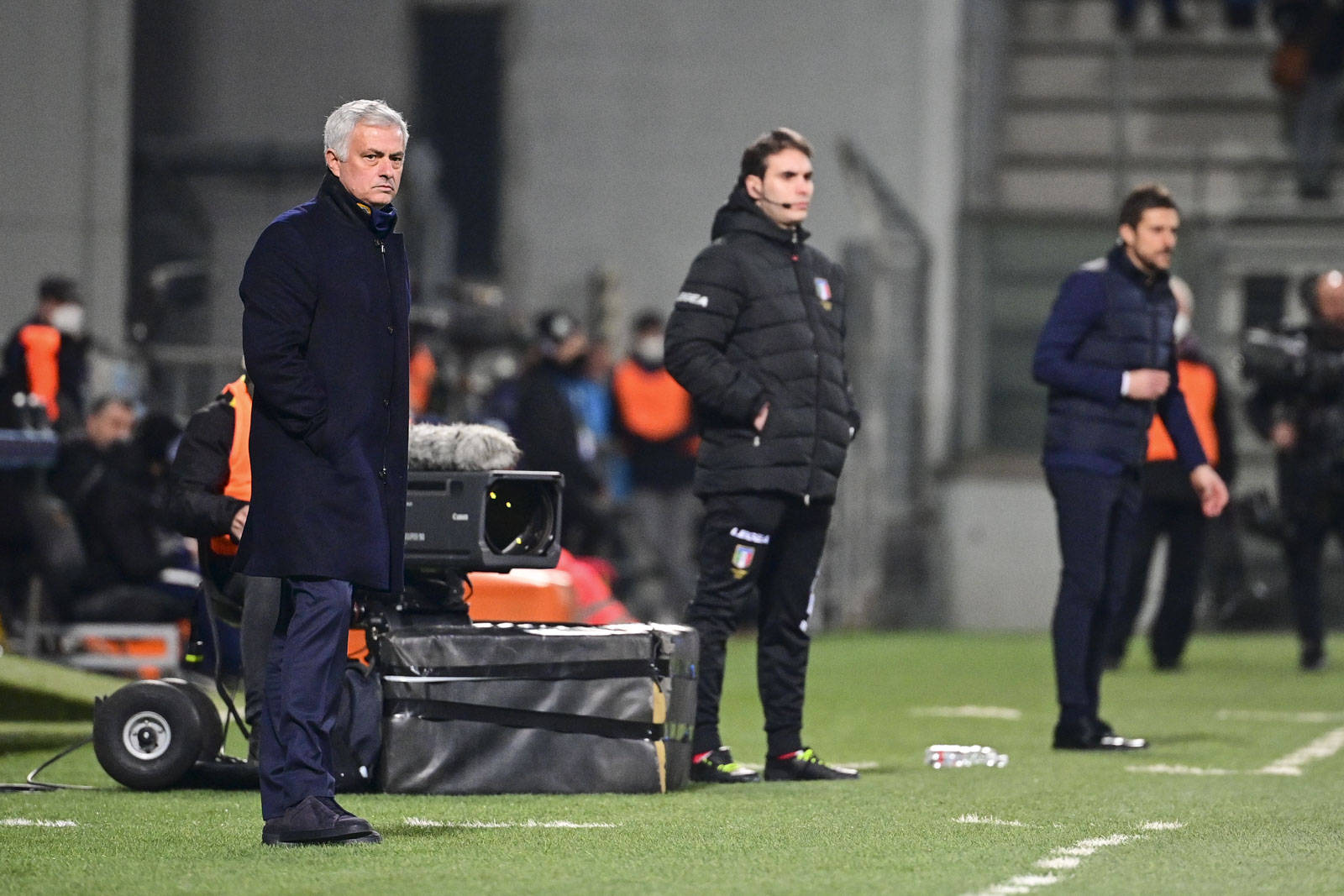 爱游戏APP-意大利杯今晨走向成谜，里尔绝杀压哨，话题不断，身体对抗强度拉满的简单介绍