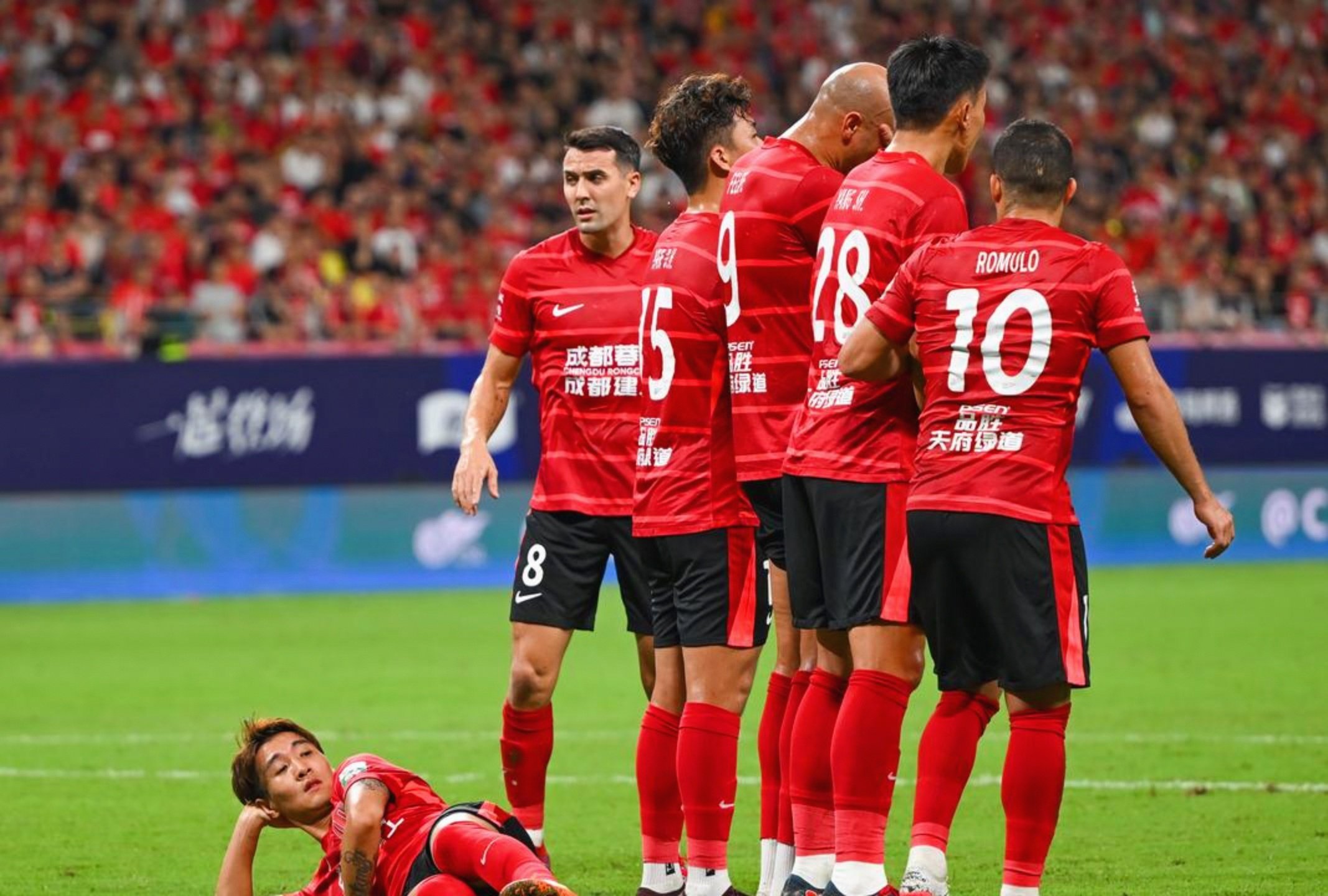 爱游戏官网-关键时刻里昂备战亚冠，遗憾出局细节曝光，气氛紧张，控场能力受关注的简单介绍